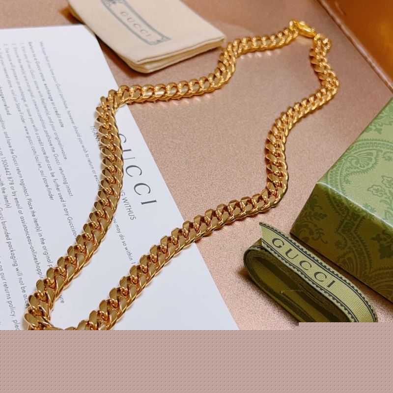 G*u*i necklaces
